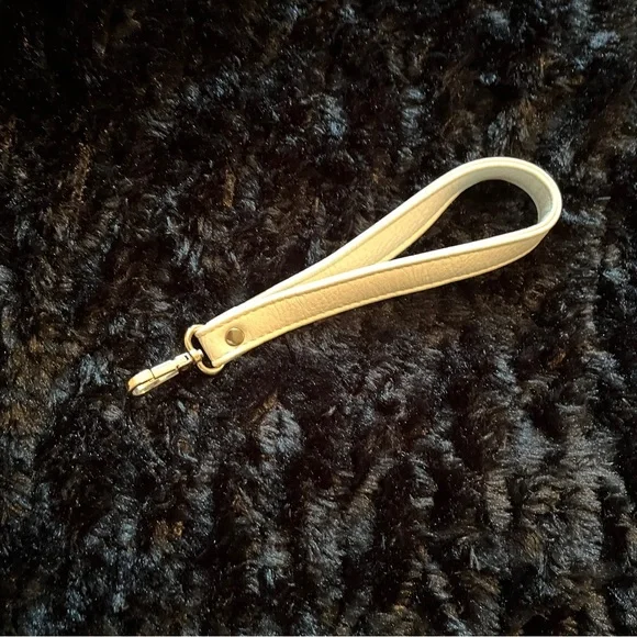 White Woven Bag with Gold Tone Hardware - Picture 3 of 6